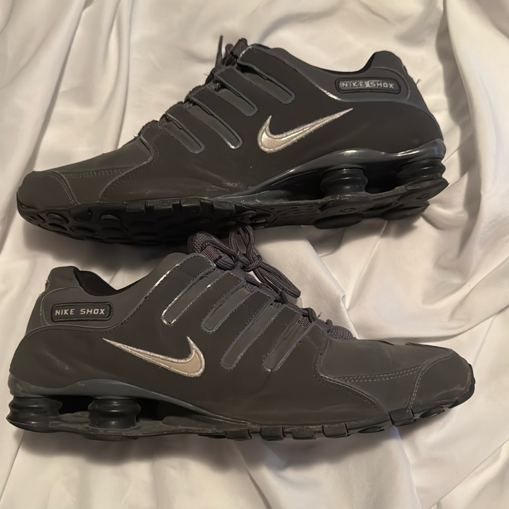 Mens Nike Air Shox Dark Grey Suede Size 11.5